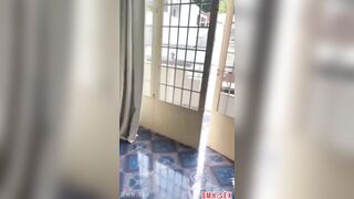 Cặp GenZ mở toang rèm cửa địt nhau cho hàng xóm xem siêu kích thích