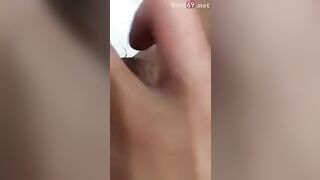 Cho t sờ lồn t mới Ngủ được, Ai ngờ Nó móc lồn xong hấp dâm con bạn luôn