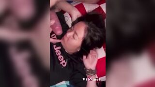 Lén sục bắn đầy mặt chị gái lúc bà đang ngủ say không biết gì