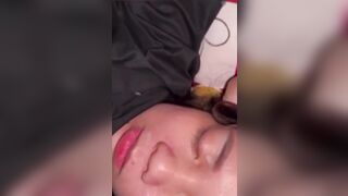 Lén sục bắn đầy mặt chị gái lúc bà đang ngủ say không biết gì