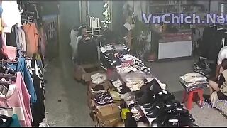 Quay lén Shop quần áo, Phát hiện Chủ quán Djt e nhân viên rên rỉ nât bím