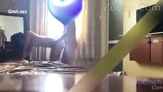 Đang ngủ thì bị lôi dậy địt cho tê lồn luôn dâm đãng bắn tinh vào lồn