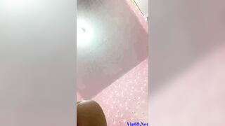 Đang Sục Cu Thì con Bạn Đi Tắm Vào Phát hiện, Ai ngờ Nó Bư Cu cho djt nhau