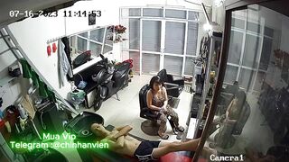 Hack Camera Địt Bà Chủ Quán Cắt Tóc Gội Đầu Dâm Đãng