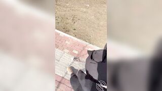 Móc lồn e thư kí dâm đãng là con đĩ thích show lồn public giữa công viên