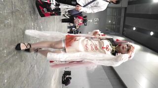 Quay lén e cosplayer loli xinh xắn dáng yêu mặc quần lót lọt khe lồn múp