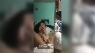 Em rau thoả mãn lồn dâm trước gương