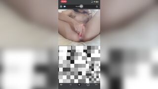 em gái ome tv thủ dâm bằng sex toy với cái lồn múp không lông