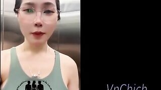 Chị MB nứng lồn, Vào Thanh Máy Bú Cu Djt Nhau vs Người Lạ Bắn nước