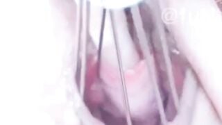 Bao dâm nhét gậy đánh trứng vào lồn rồi xoa đầu lồn phê