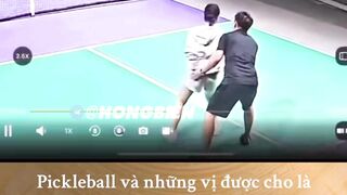 Bị bóp đít khi đang tập đánh bóng