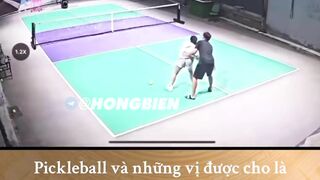 Bị bóp đít khi đang tập đánh bóng