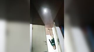 Quay lén gái xinh đi đái ở trung tâm thương mại TPHCM