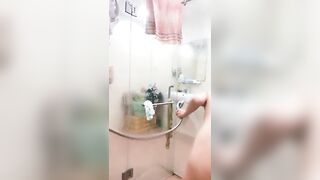 Cách Gái Rửa lồn, Chị MB vừa Tắm Vừa Móc Lồn vừa dạy cách rửa lồn