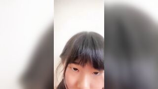 Bé tí đã tập tành show bím