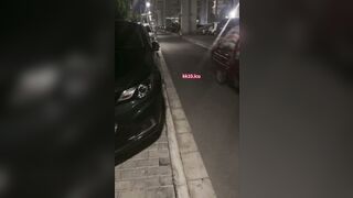 Em gái vú to lồn múp cởi chuồng đi dạo phố dâm đãng
