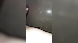 Bà chị tự sướng