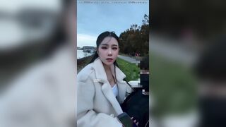 Bú cu người yêu nơi công cộng