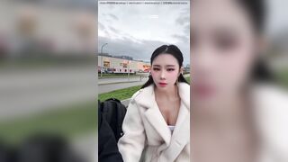 Bú cu người yêu nơi công cộng