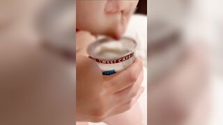 Vú nặng ra nhiều sữa vậy