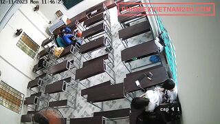 2 em học sinh lén chịch nhau trong lớp sau lưng bạn