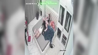 Hack Camera Con Gái Nhổ Lông Lồn Cho Mẹ