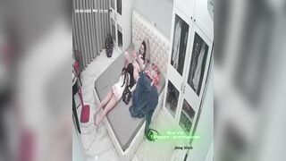 Hack Camera Con Gái Nhổ Lông Lồn Cho Mẹ