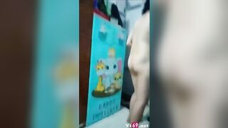 Anh bắn tinh từ giường xuống sàn làm em chịch xong phải lau dọn