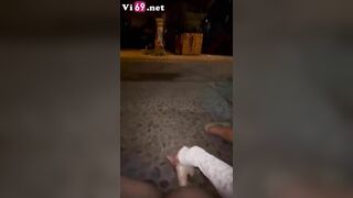 Đêm hôm chơi lướn đưa em ra trước cửa chơi public