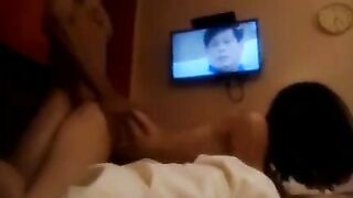 Đang chịch anh rút ra bất ngờ bắt em bú mút liếm đít