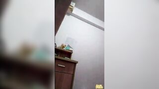 Hai em học sinh mình dây loli khoe hàng non trong nhà vệ sinh siêu kích thích