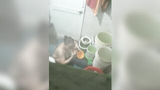 bà dì tắm