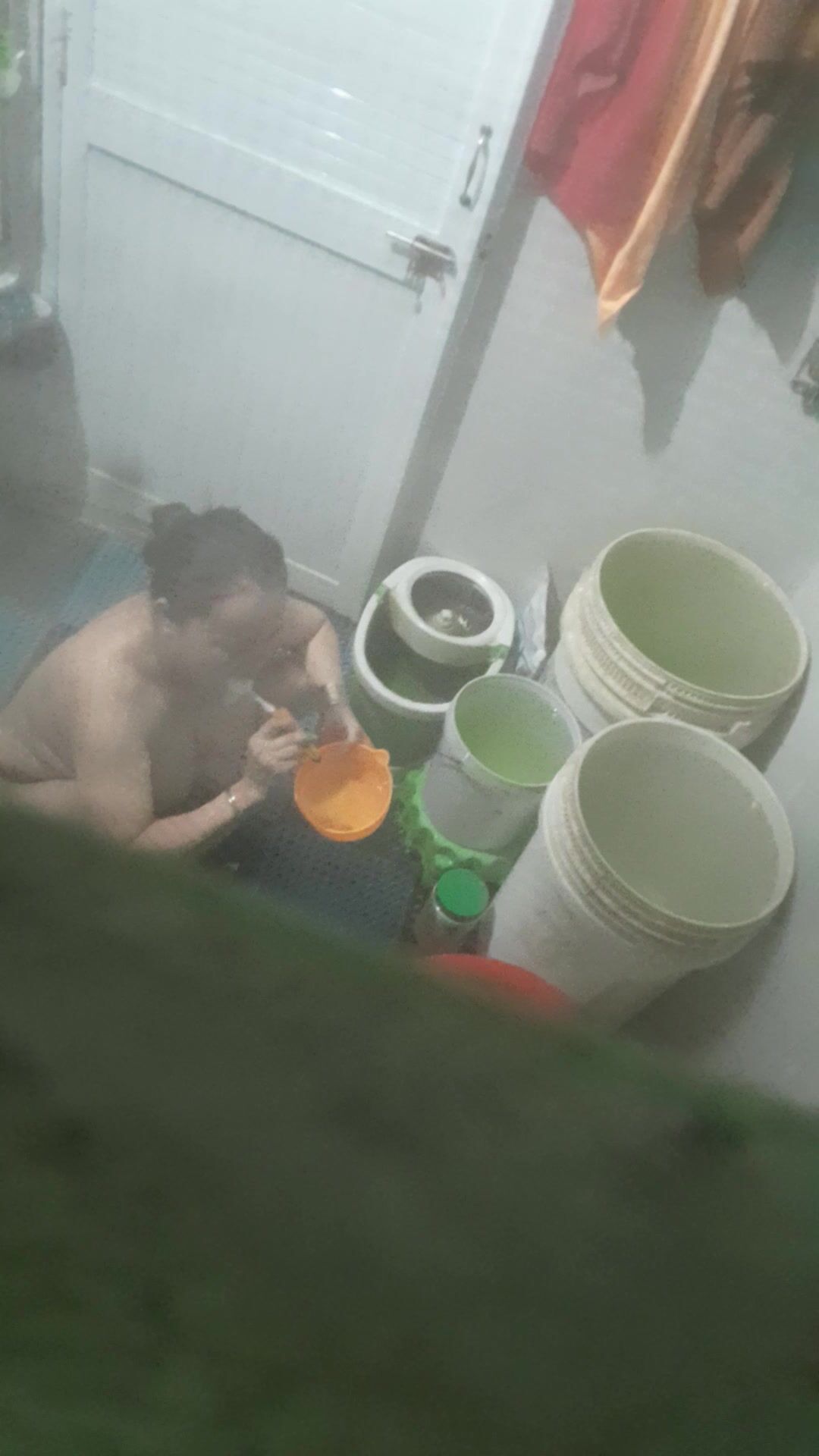 bà dì tắm