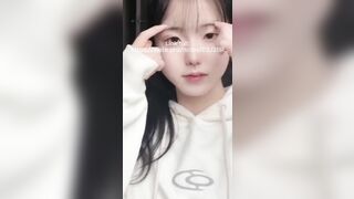 Xinh như thiên thần mà có sở thích thủ dâm khoe vếu nơi công cộng