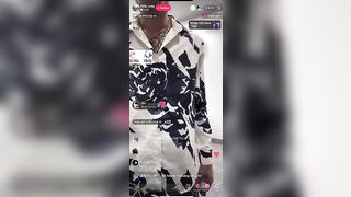 Long 9 ngón live trên tóp tóp mà vợ quên không mặc quần và cái kết !