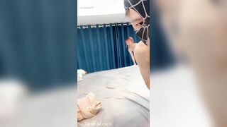 Loli tóc đỏ với cái bím siêu hồng