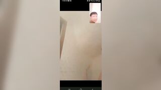 Vừa tắm vừa call video với ny