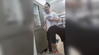 sang nhà bạn chơi mà chỉ nhăm nhăm cắm buồi vào lồn vợ bạn