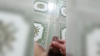 Em trai  *** bắn như mưa