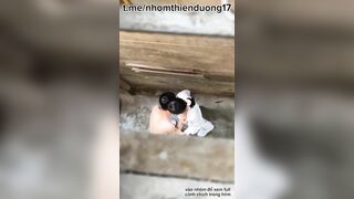 Hai học sinh làm nhau ngay tại hẻm trường