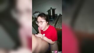 Lén ba mẹ làm tình với em trong bếp