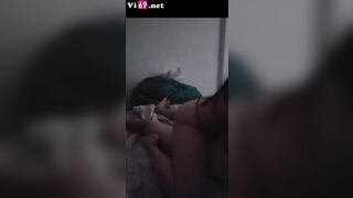 Chim to em đang căng bướm ra mà anh cứ vỗ mông em