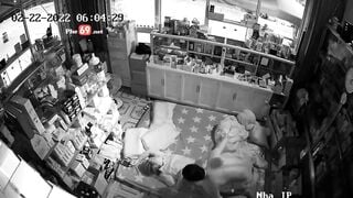 Hack cam nhìn ông chủ hiệu thuốc địt nhau với em rau răm