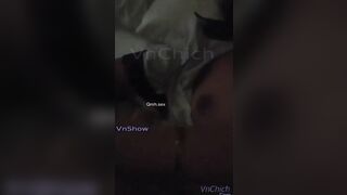 Dẫn con bạn về nhà chơi sờ vú sờ lồn non mới nhú dâm đãng