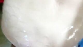 Lồn ngon lắm, tắm xong bú luôn