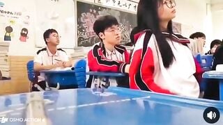 Lén Bóp Vú Móc lồn con Bạn thân trong lớp học bị phát hiện