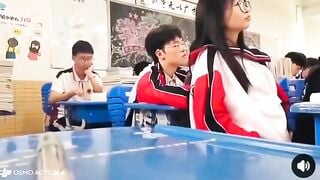 Lén Bóp Vú Móc lồn con Bạn thân trong lớp học bị phát hiện