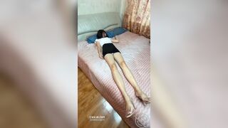 Dẫn con bạn đi nhậu rồi chuốc say đưa em nó vào khách sạn để chịch
