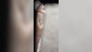 Trời lạnh quá nên chị lười tắm