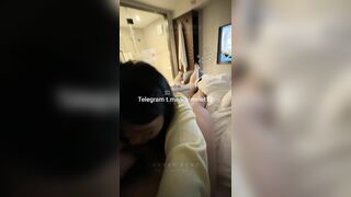 A trai dùng chân kẹp cổ e họ xinh gái bắt bú cu uống hết tinh trùng mới thả ra